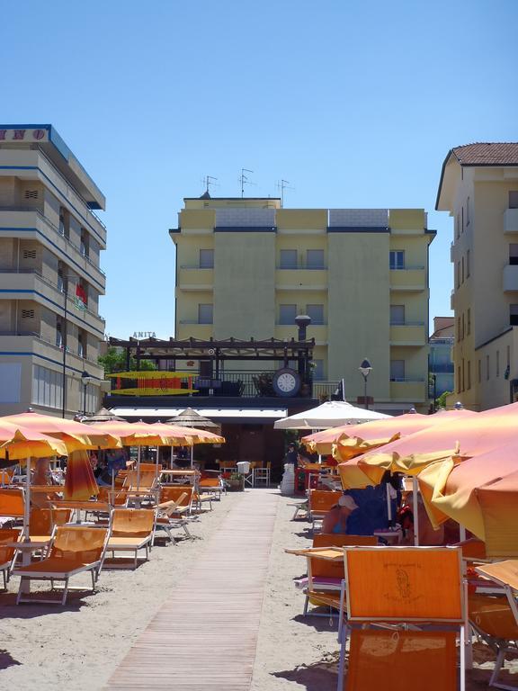 Hotel Sandra Гаттео-а-Маре Экстерьер фото