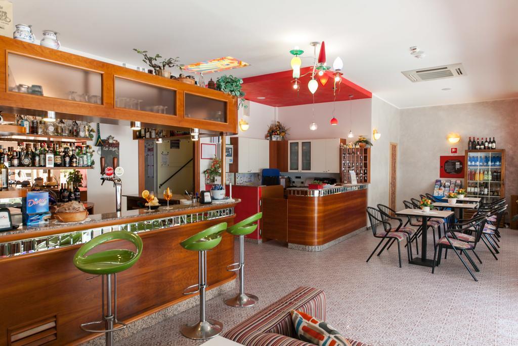 Hotel Sandra Гаттео-а-Маре Экстерьер фото