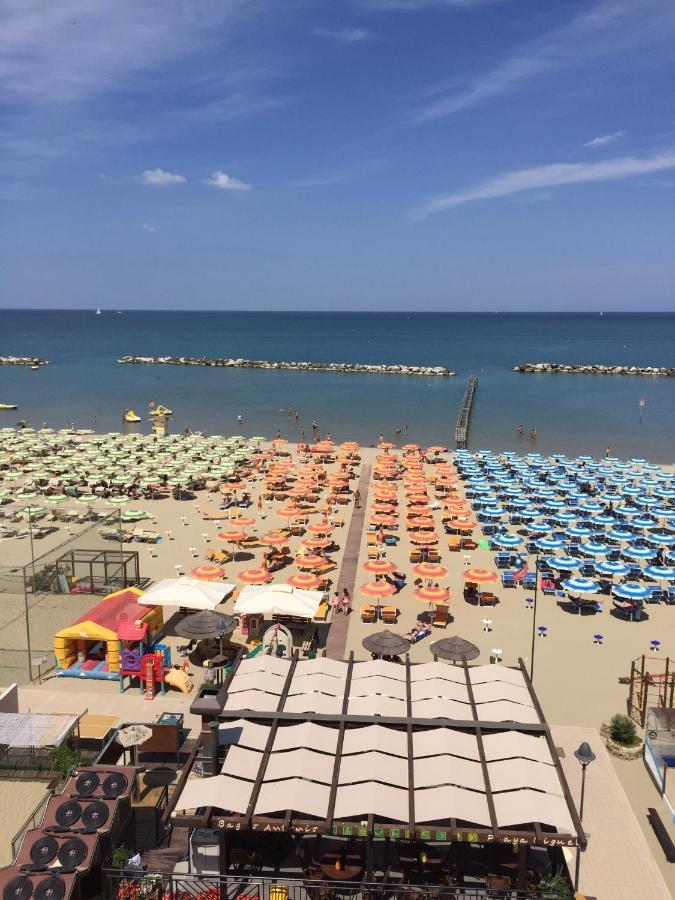Hotel Sandra Гаттео-а-Маре Экстерьер фото