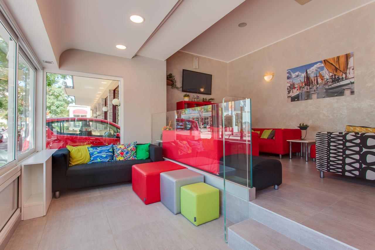 Hotel Sandra Гаттео-а-Маре Экстерьер фото