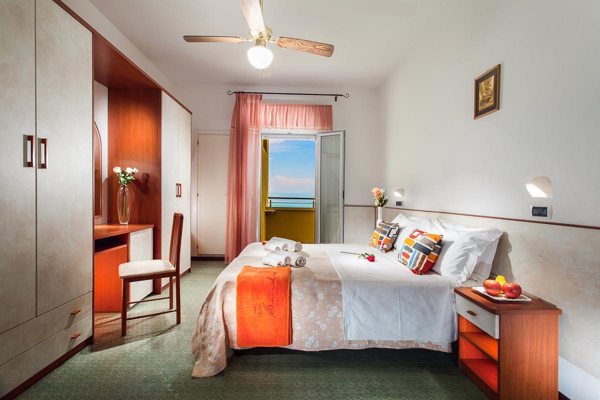 Hotel Sandra Гаттео-а-Маре Экстерьер фото