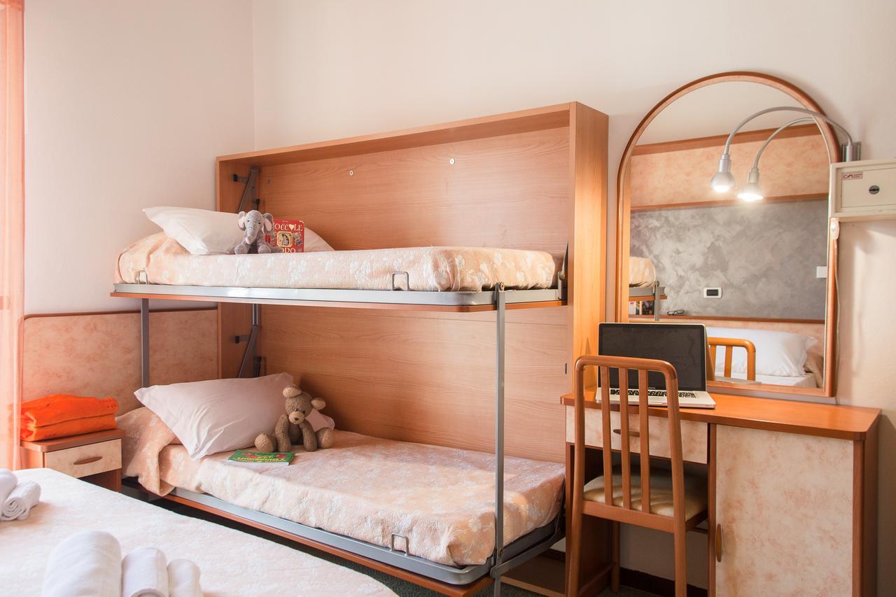 Hotel Sandra Гаттео-а-Маре Экстерьер фото