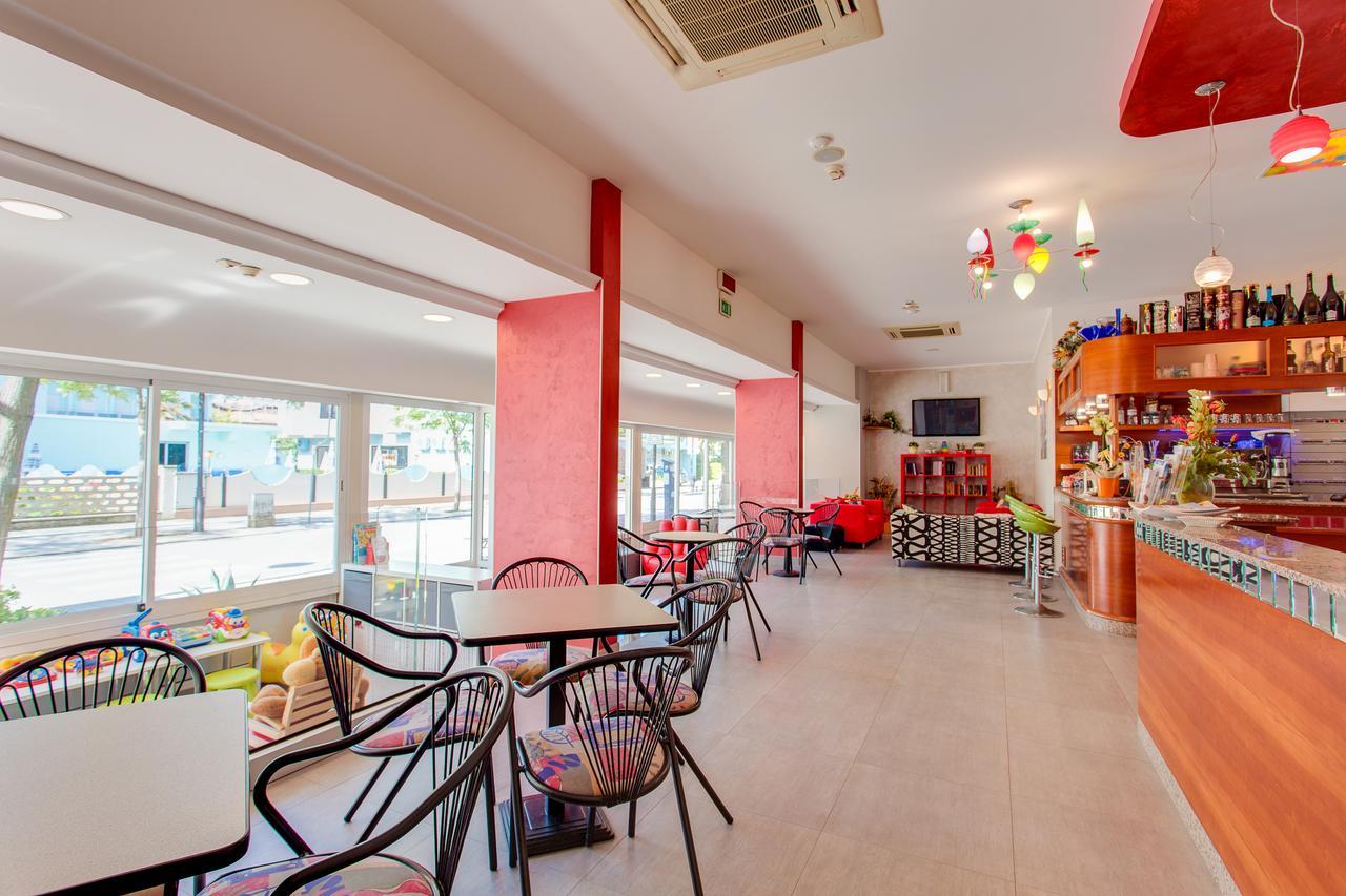 Hotel Sandra Гаттео-а-Маре Экстерьер фото
