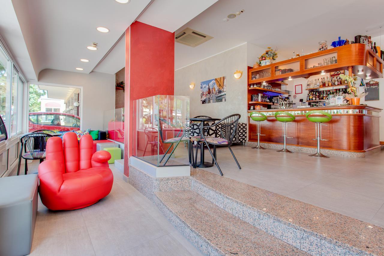 Hotel Sandra Гаттео-а-Маре Экстерьер фото